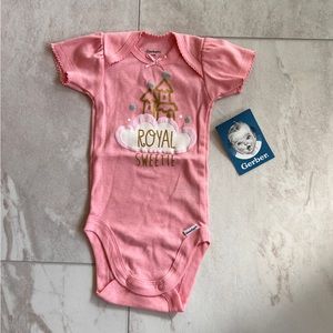 Pink short sleeves bodysuits for baby girl size 0-3months